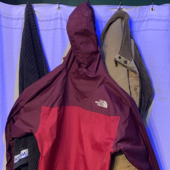 The North face HyVent 2.5L size small! - Picture 7 of 10